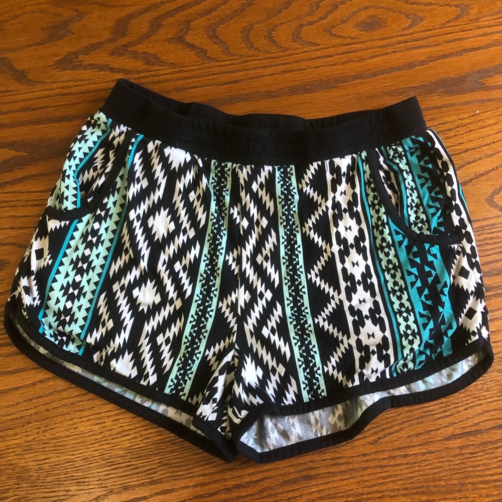 No boundaries brand lightweight shorts in size Small (3-5).